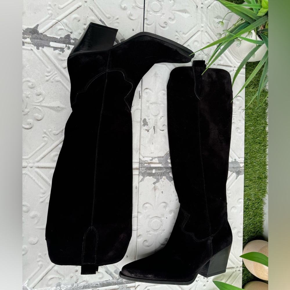 Valezka Knee High Boot (Women) size 39 US 8 black
ZIGI
$349.00 gently used - Picture 13 of 15